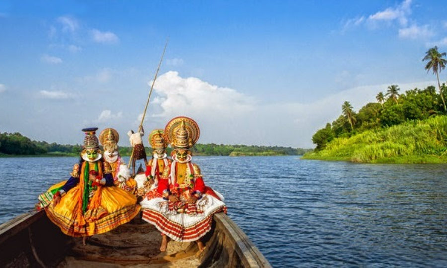 Amazing Munnar & Alleppey Tour Package